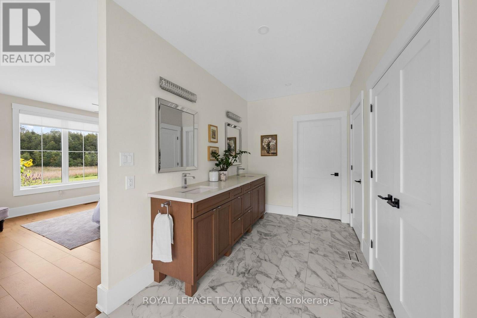 7385 BANK STREET - 15
