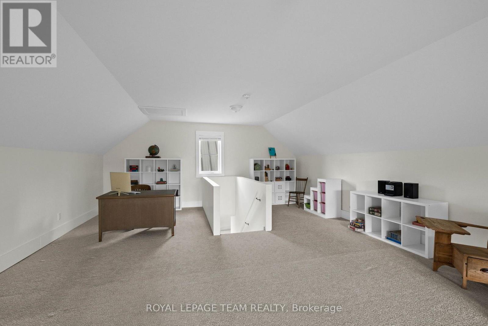 7385 BANK STREET - 20