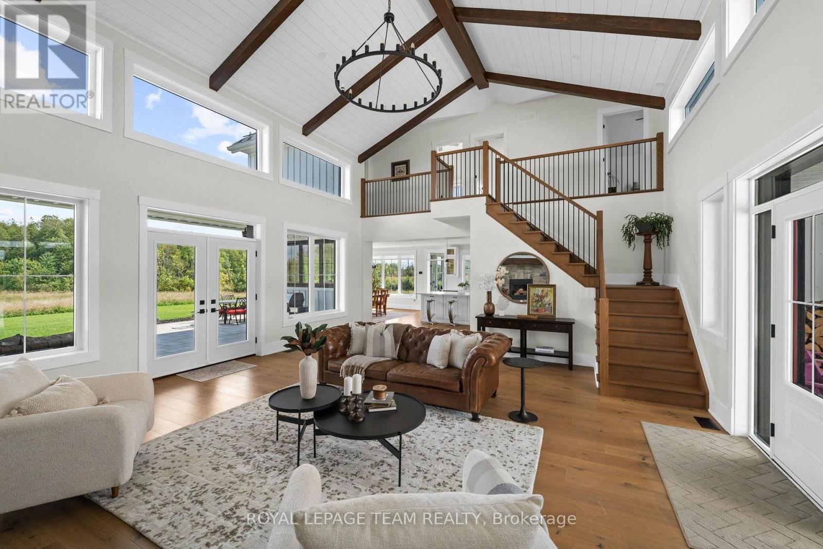 7385 BANK STREET - 4