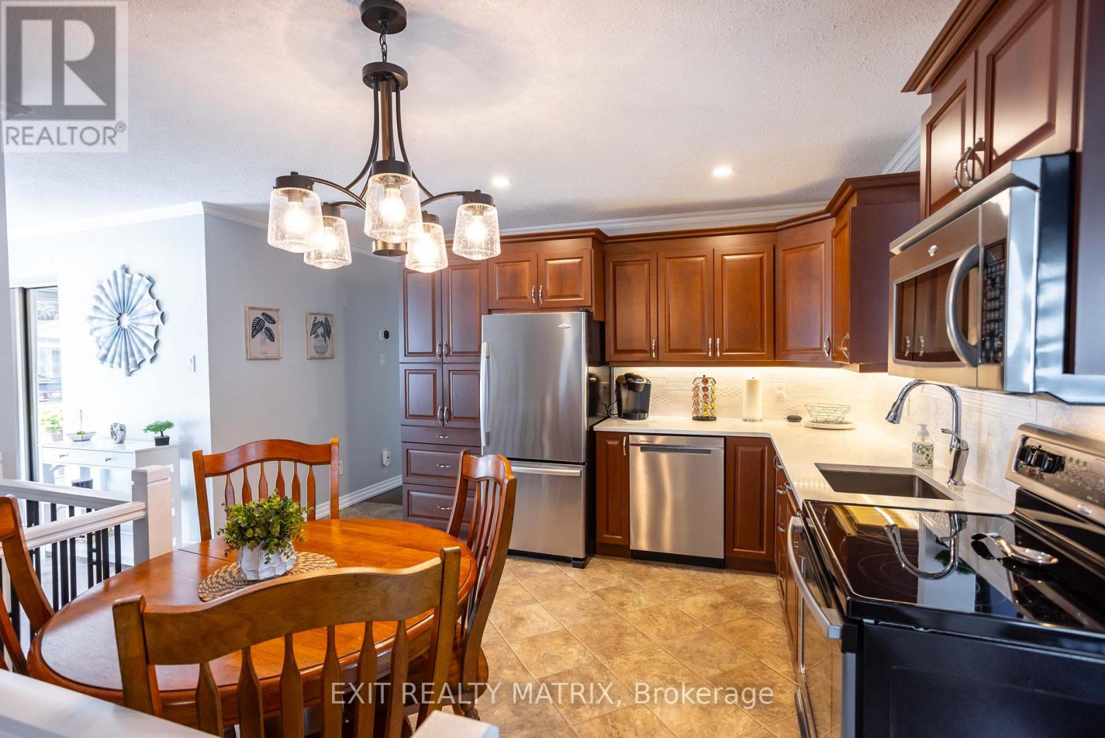 5 GOLD CRESCENT - Image 11