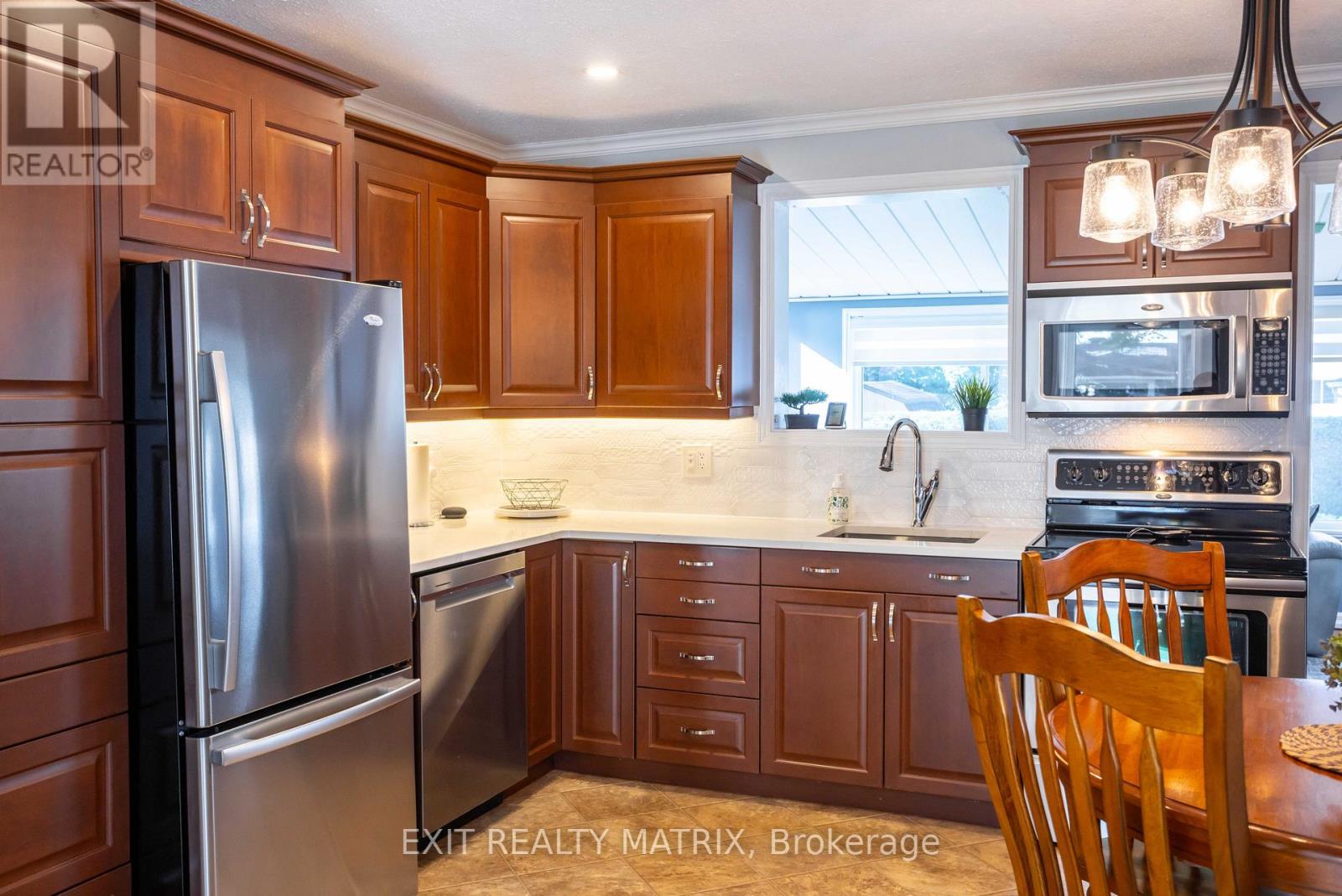 5 GOLD CRESCENT - Image 13