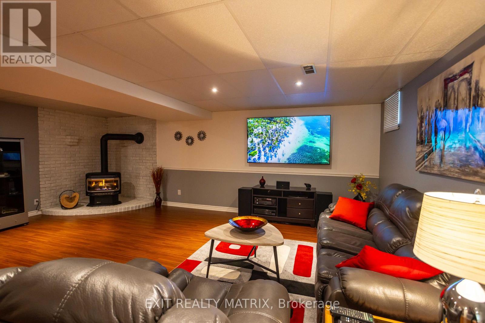 5 GOLD CRESCENT - Image 24