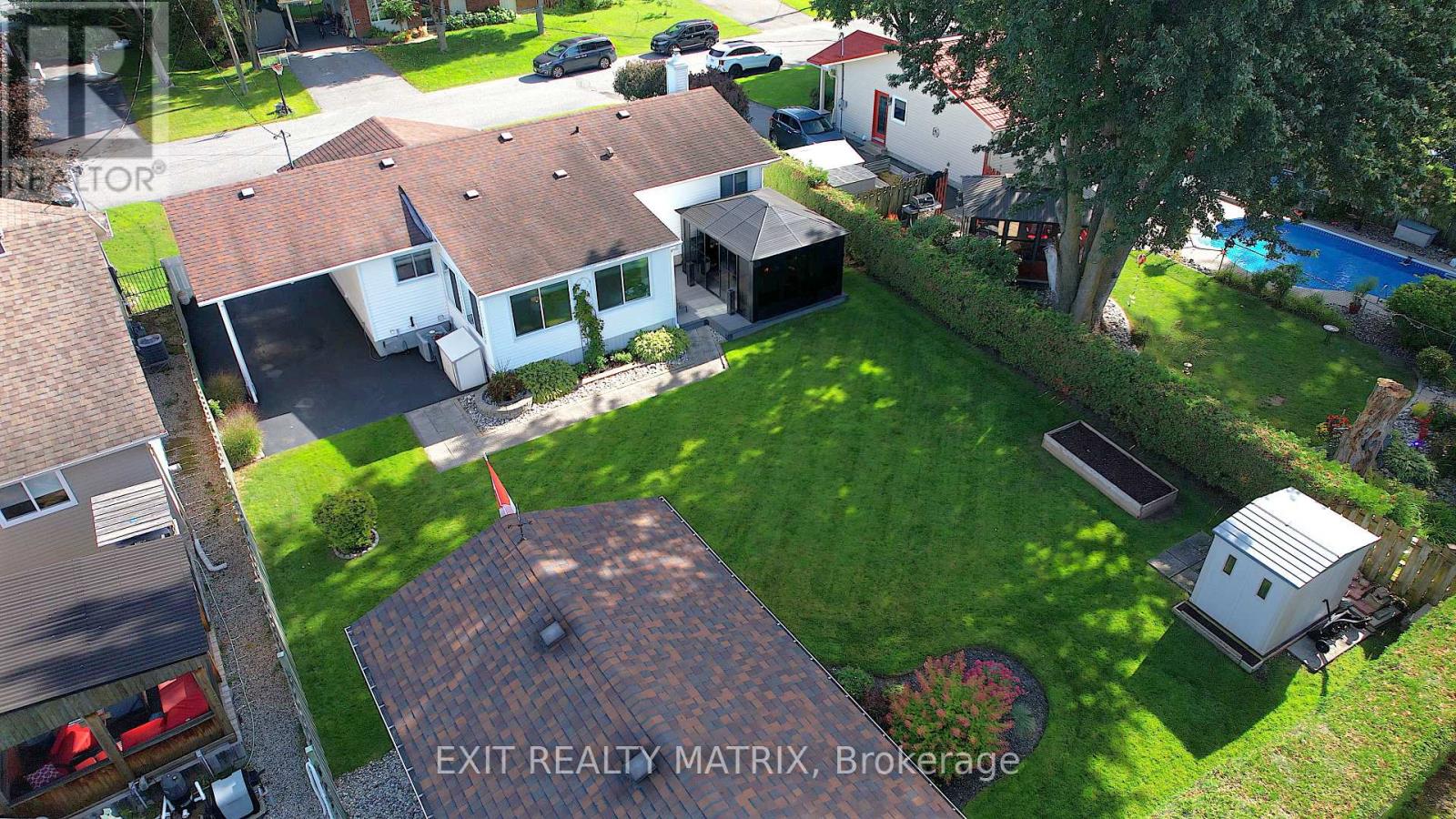 5 GOLD CRESCENT - Image 29