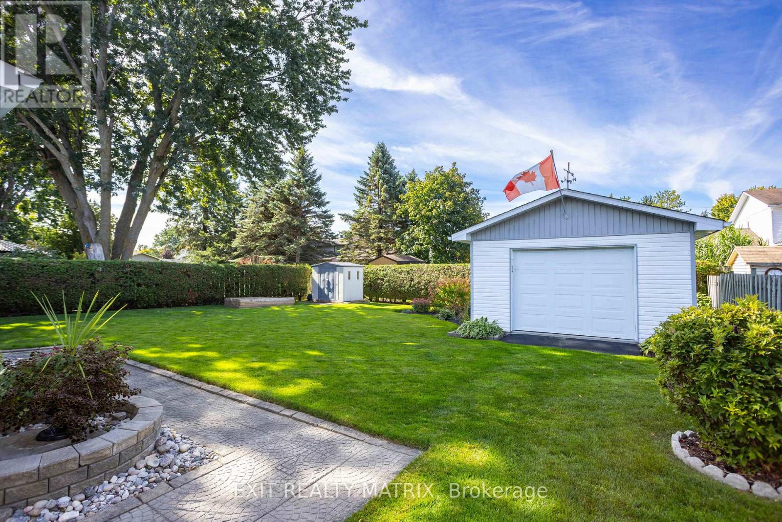 5 GOLD CRESCENT - Image 30
