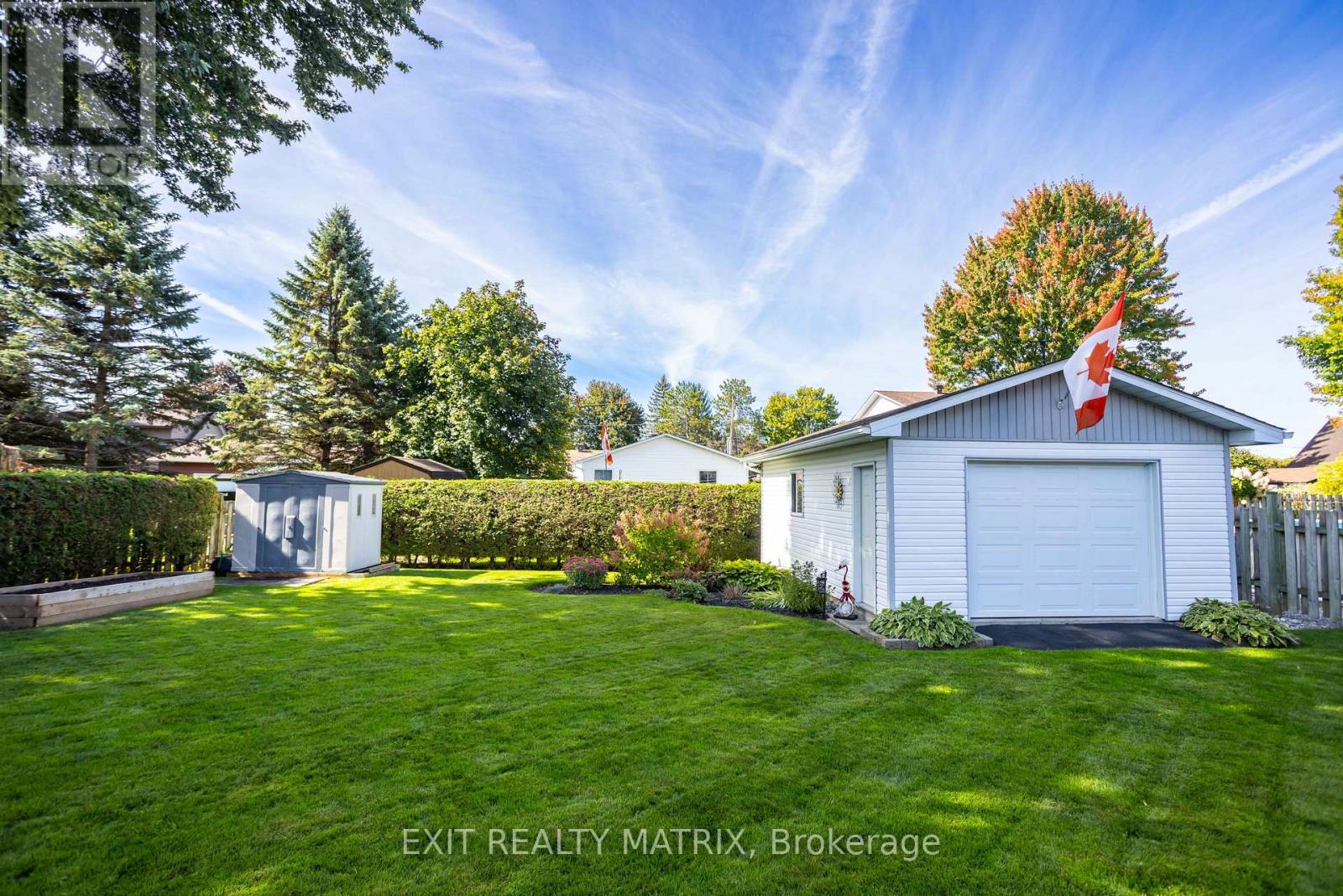 5 GOLD CRESCENT - Image 31