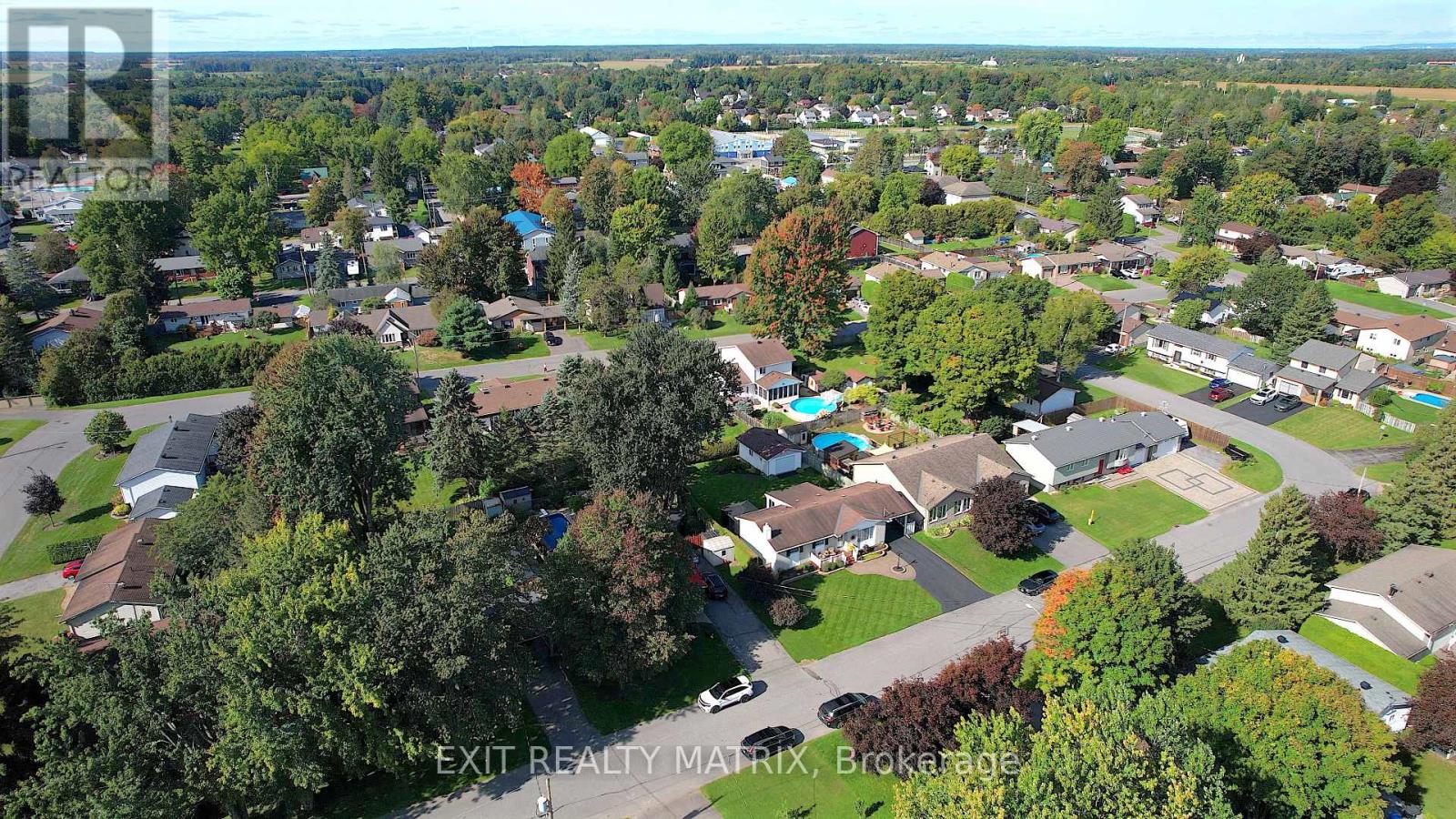 5 GOLD CRESCENT - Image 36