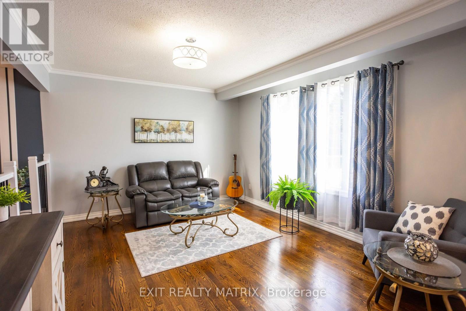 5 GOLD CRESCENT - Image 7