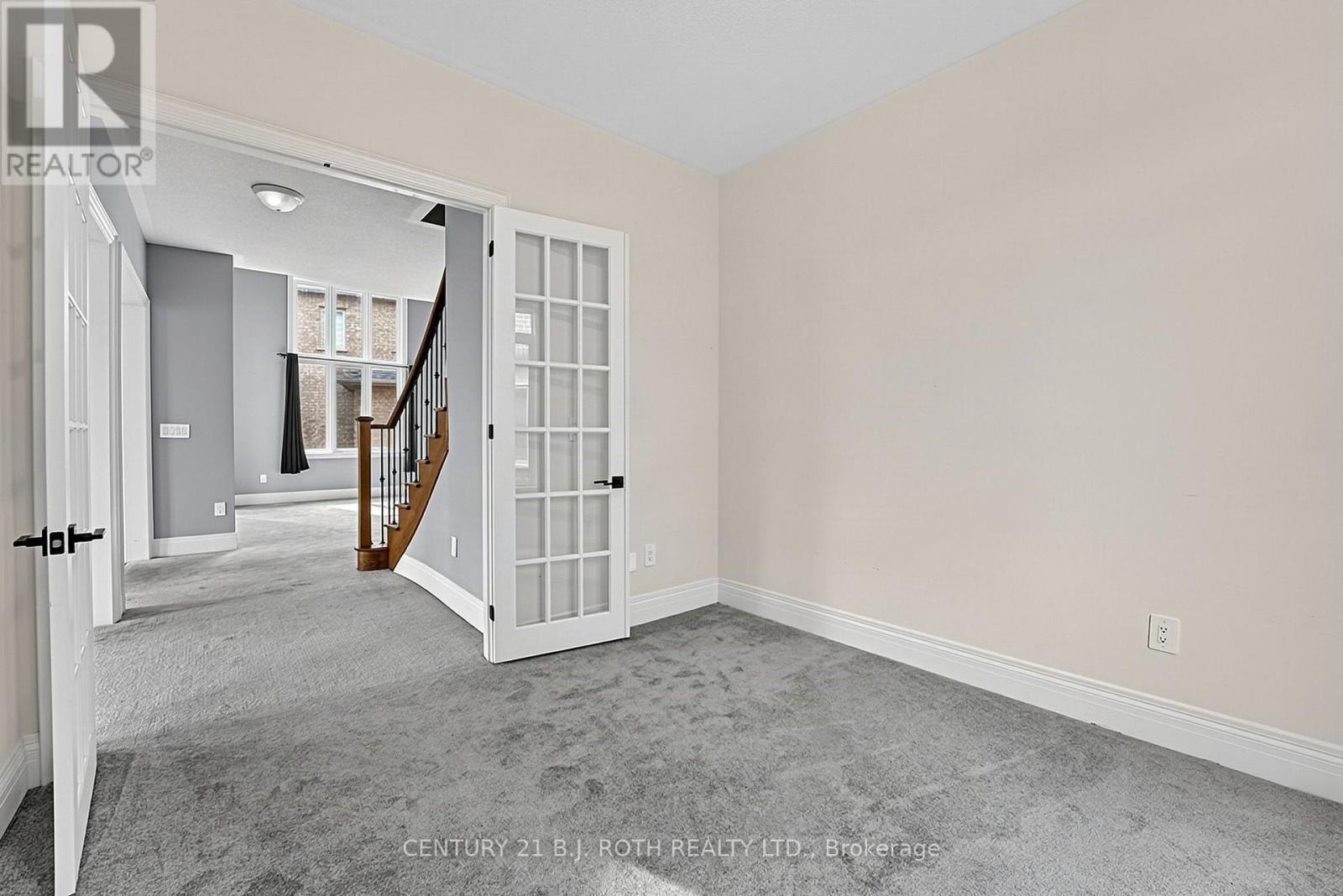 55 SANFORD CIRCLE - 19