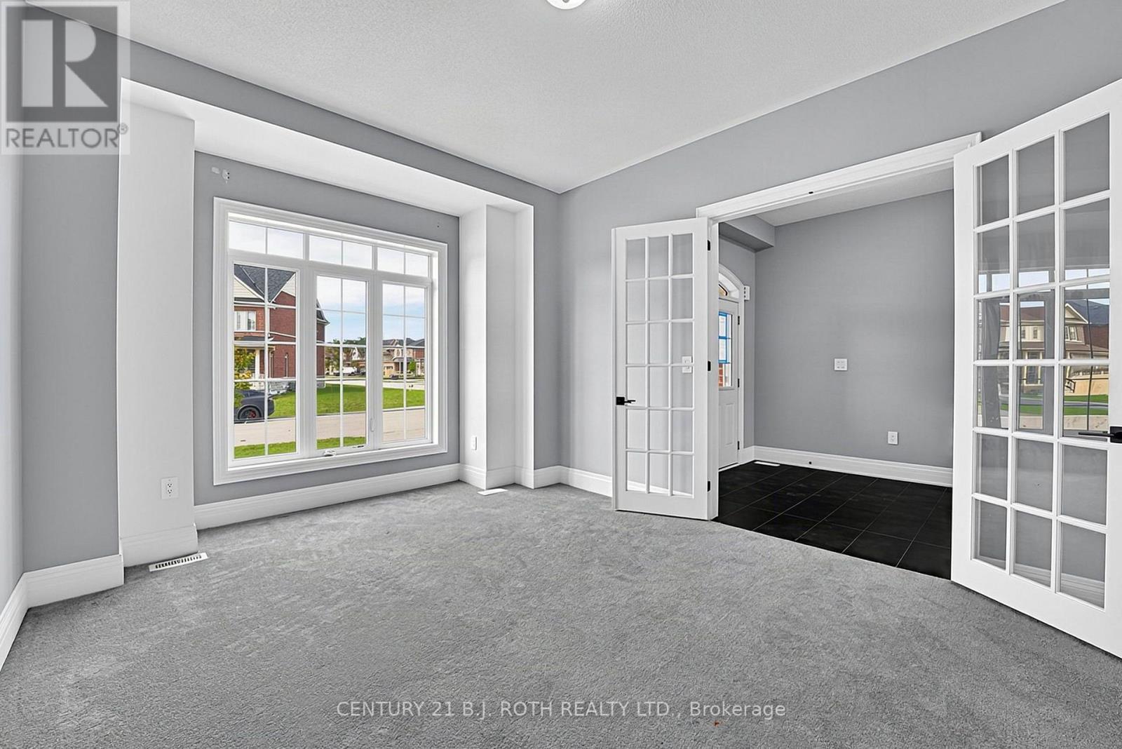 55 Sanford Circle, Springwater (Centre Vespra), Ontario, L9X2A9, Springwater (Centre Vespra), Ontario — photo 3 of 5