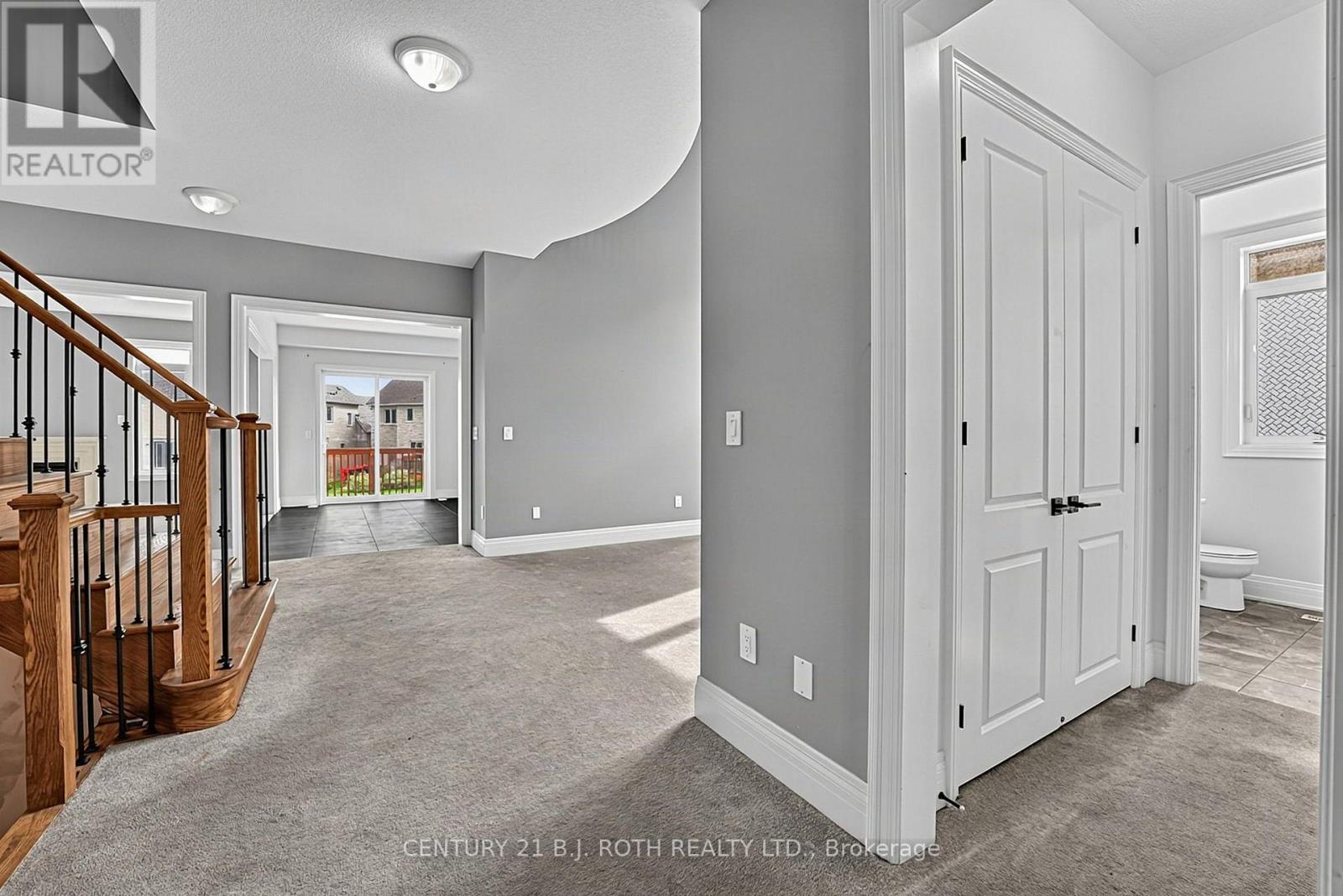 55 Sanford Circle, Springwater (Centre Vespra), Ontario, L9X2A9, Springwater (Centre Vespra), Ontario — photo 5 of 5