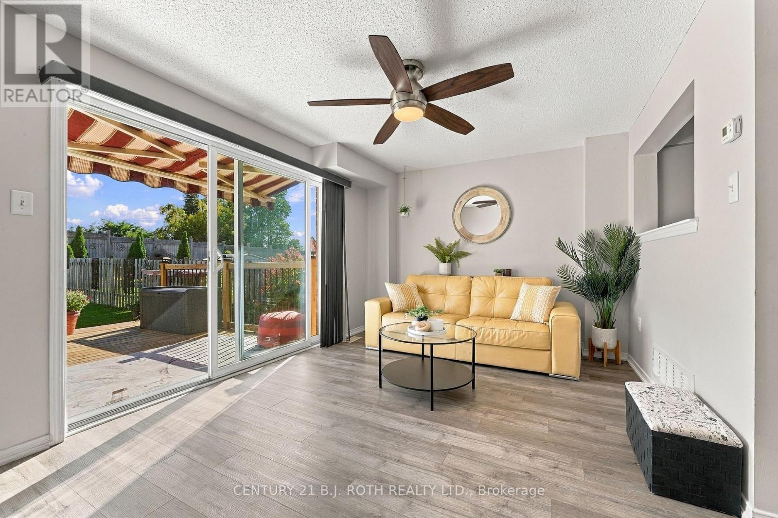 75 COURTNEY CRESCENT - 12