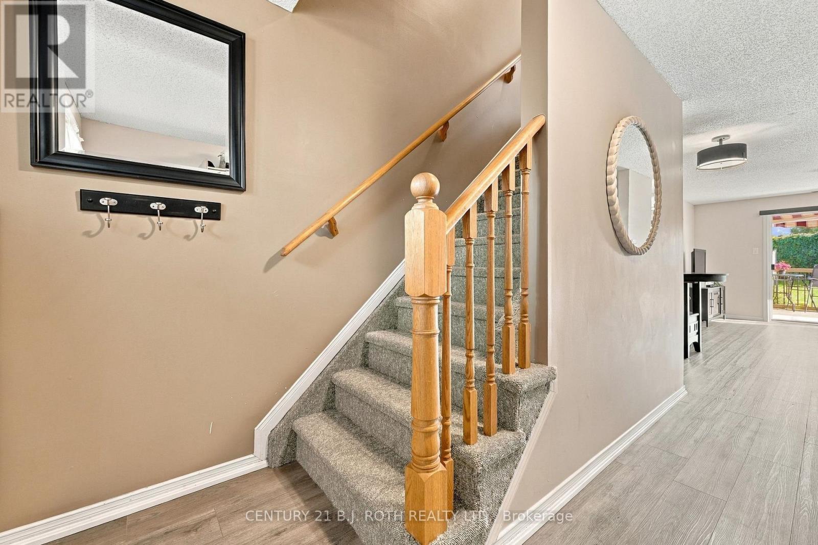 75 COURTNEY CRESCENT - 14
