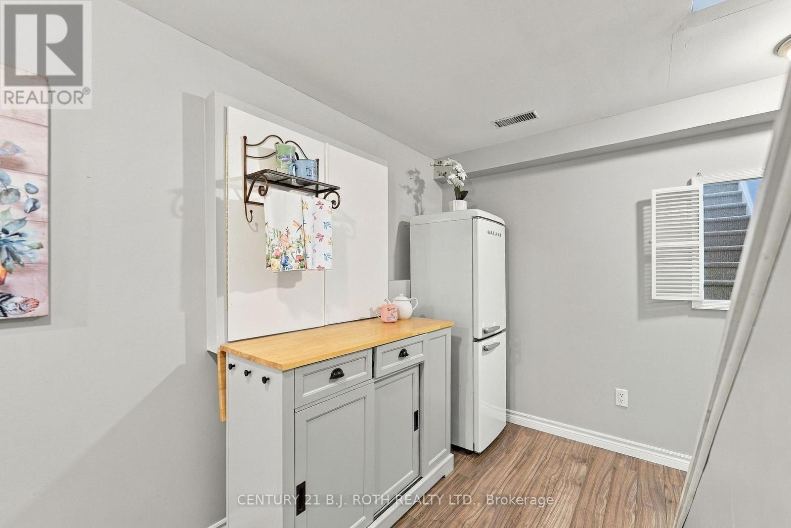 75 COURTNEY CRESCENT - 21