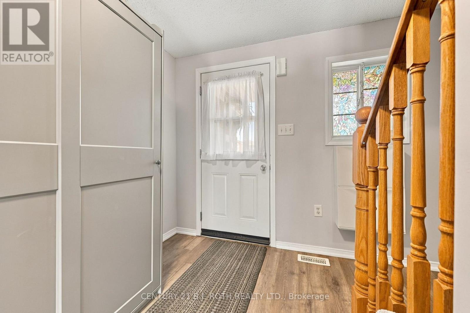 75 COURTNEY CRESCENT - 4