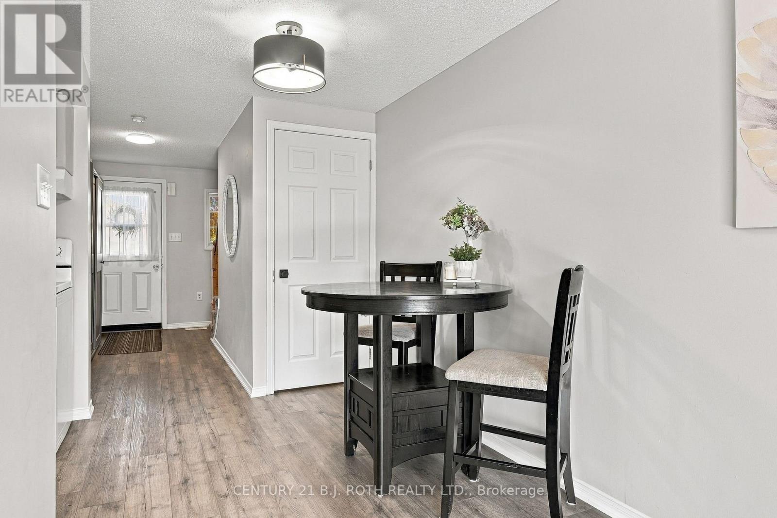 75 COURTNEY CRESCENT - 9