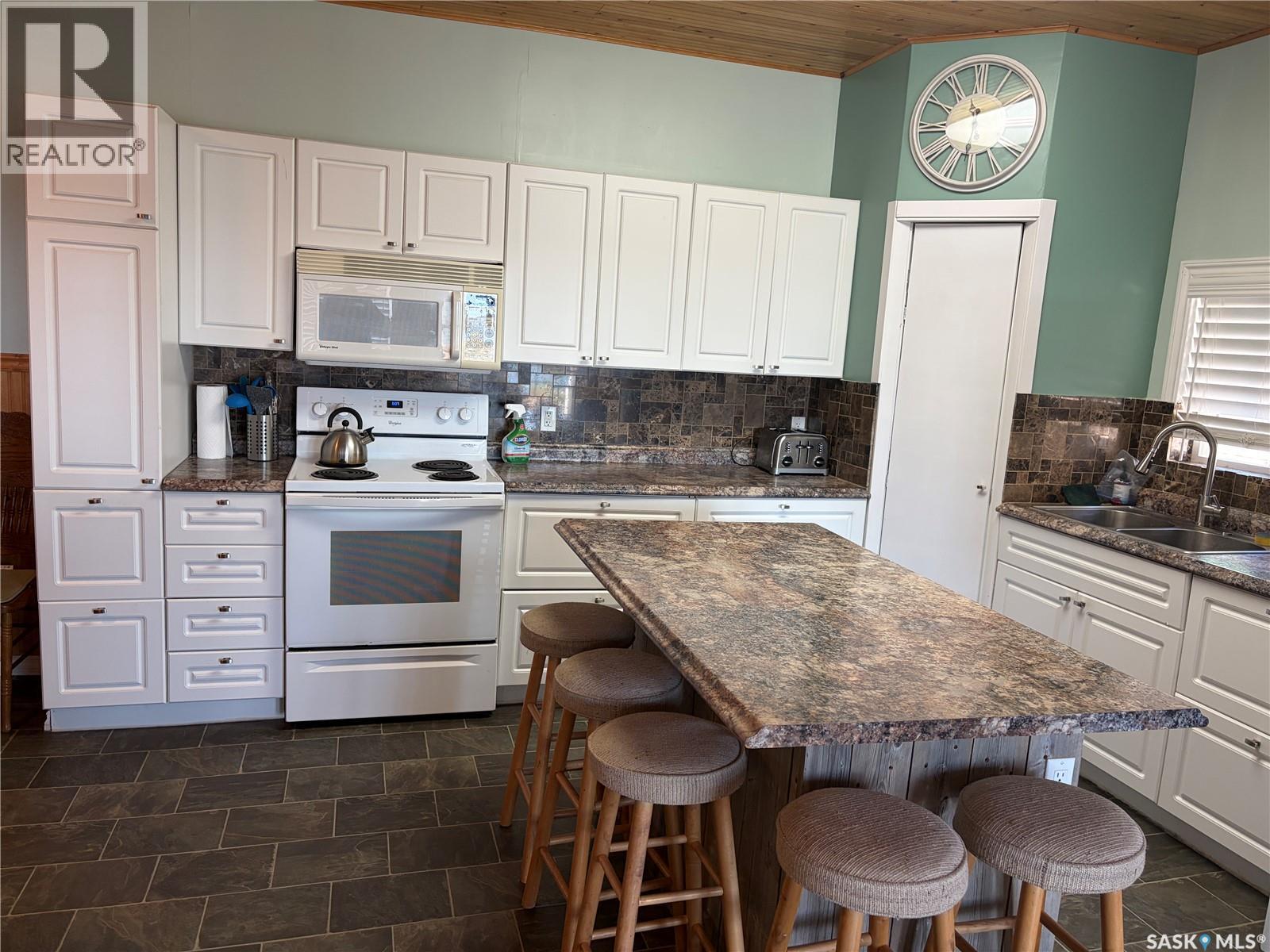 316 Lakeshore ROAD, Leslie Beach — photo 4