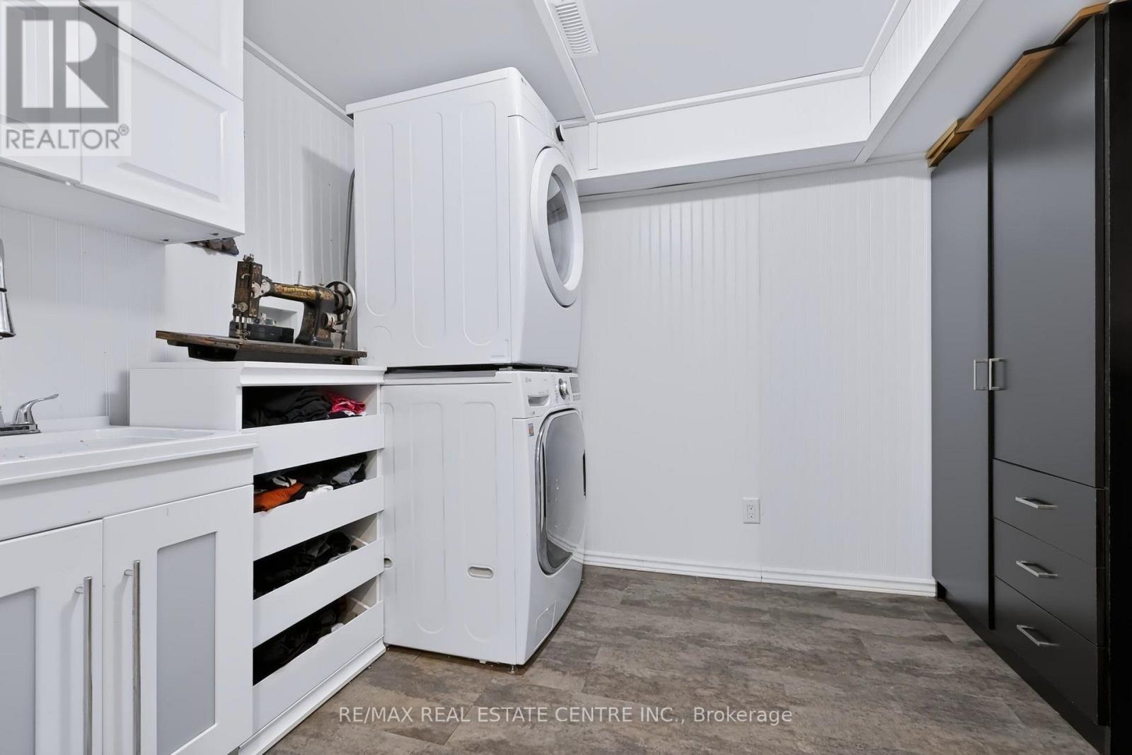 220 HARVEST DRIVE - Image 32