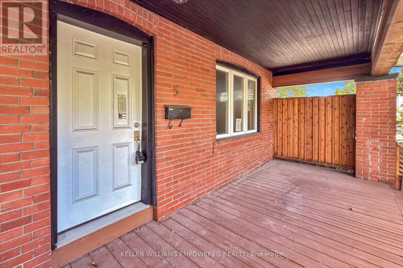Photo of 5 ALDGATE AVENUE