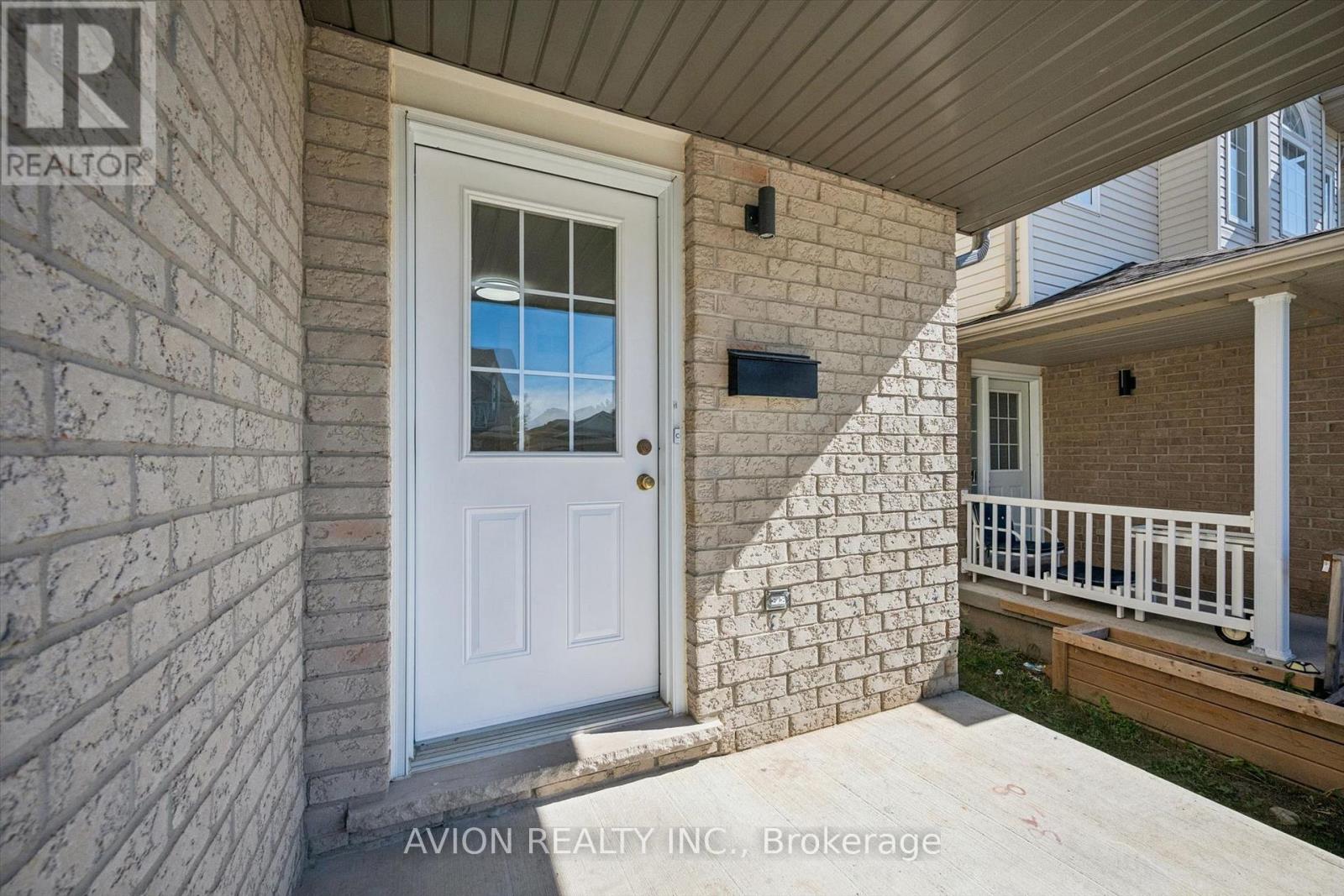 206 BUTTERCUP COURT — photo 3