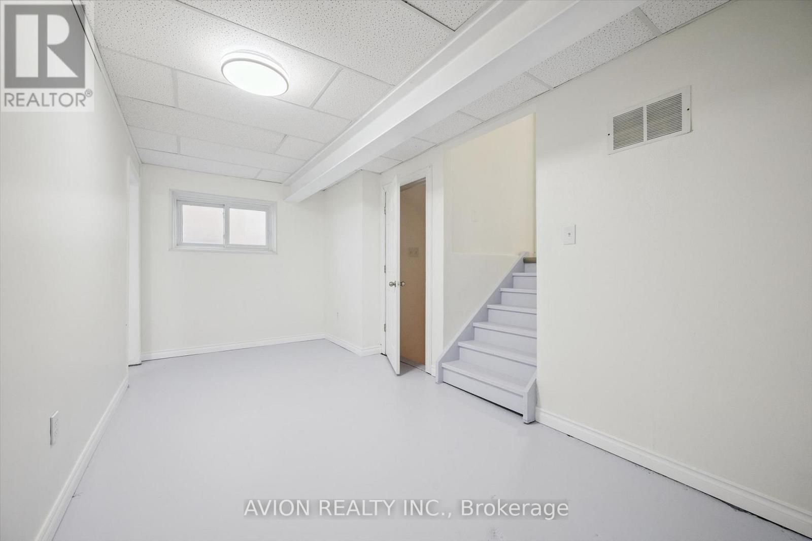206 BUTTERCUP COURT - 30