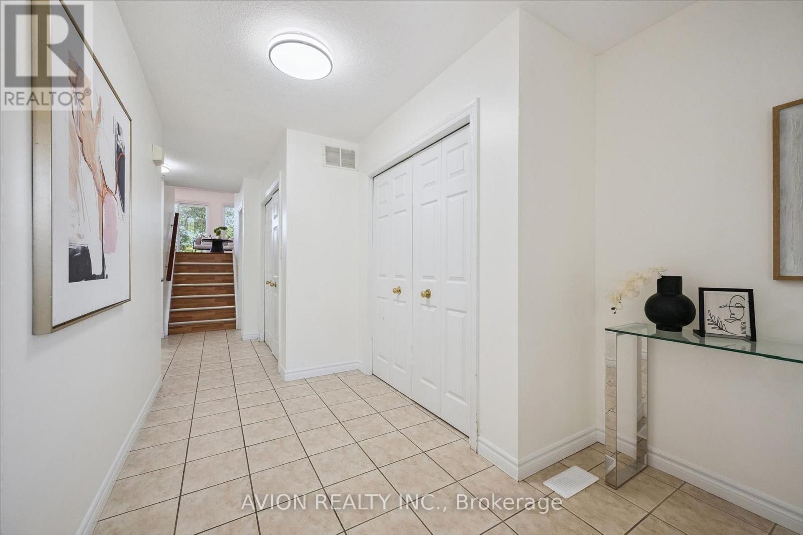 206 BUTTERCUP COURT - 5