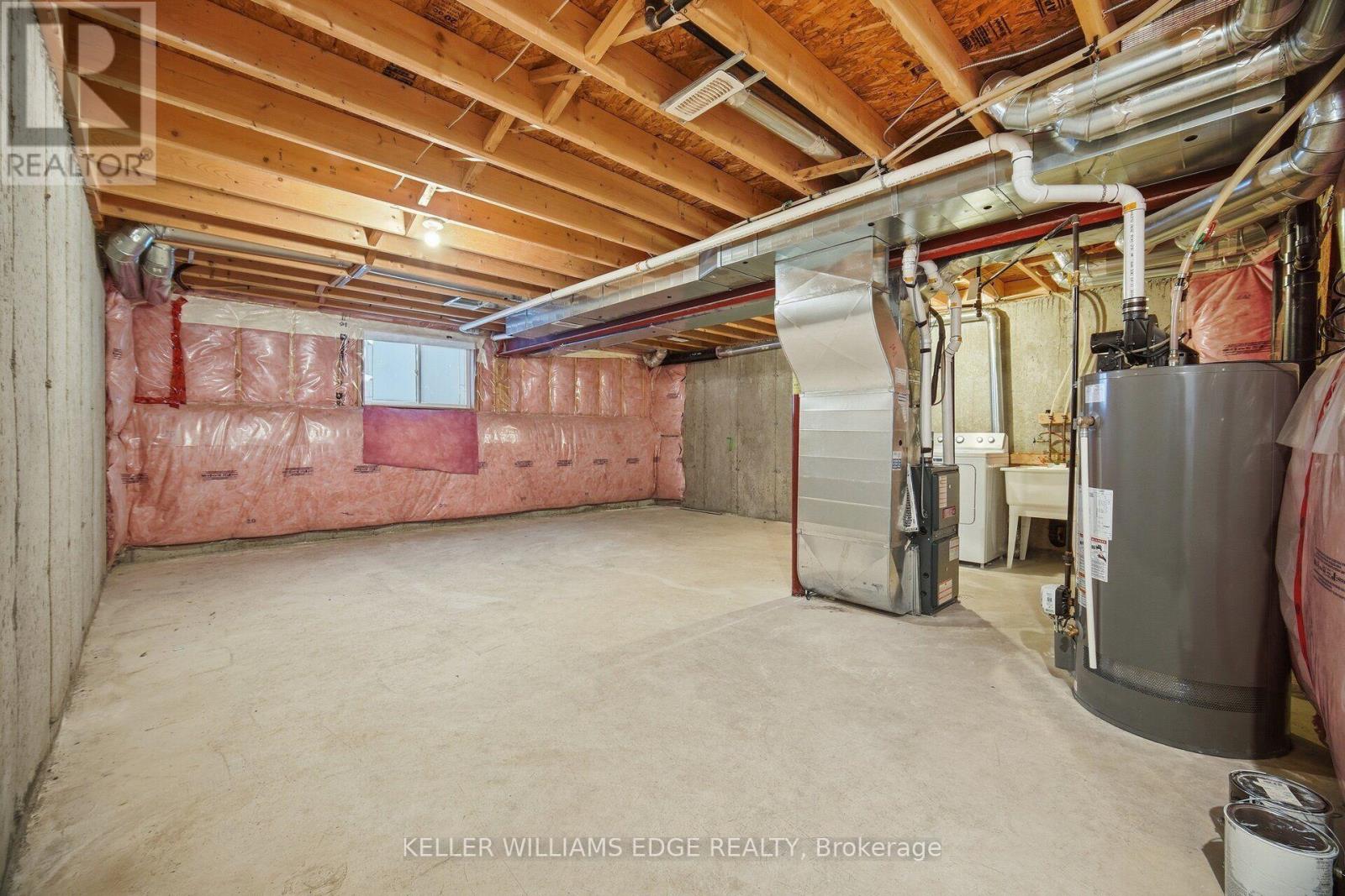 98 BLOOM CRESCENT - 34