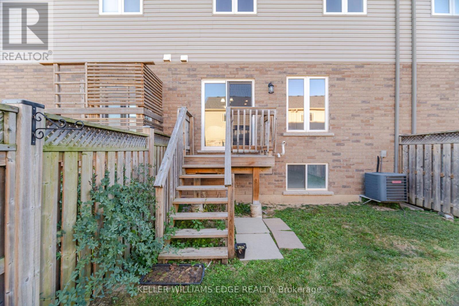 98 BLOOM CRESCENT - 38