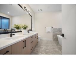 14204 North Bluff Road, White Rock, BC V4B3C4 Photo 24