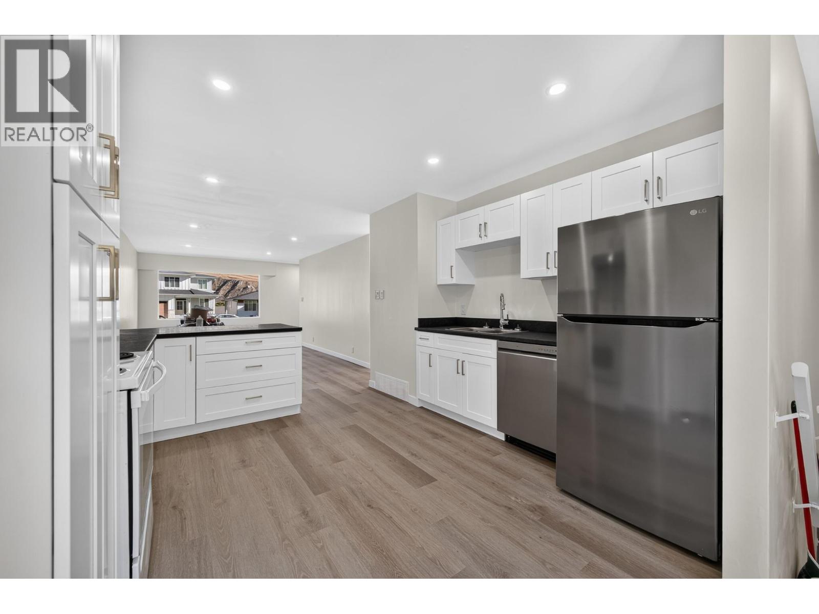 2257/2259 Valleyview Drive - Image 6