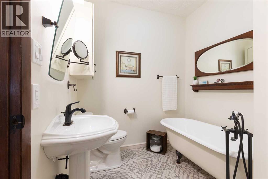 44 8 Street NE - 26