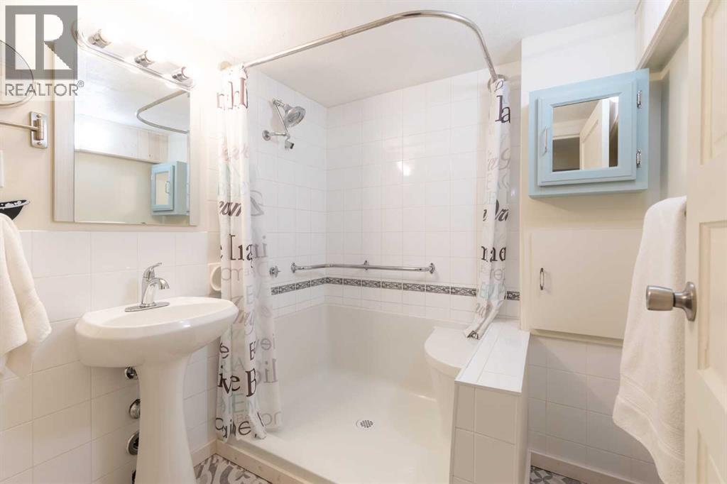44 8 Street NE - 38