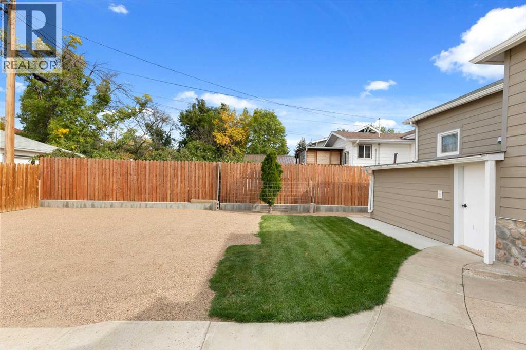 44 8 Street NE - Image 49