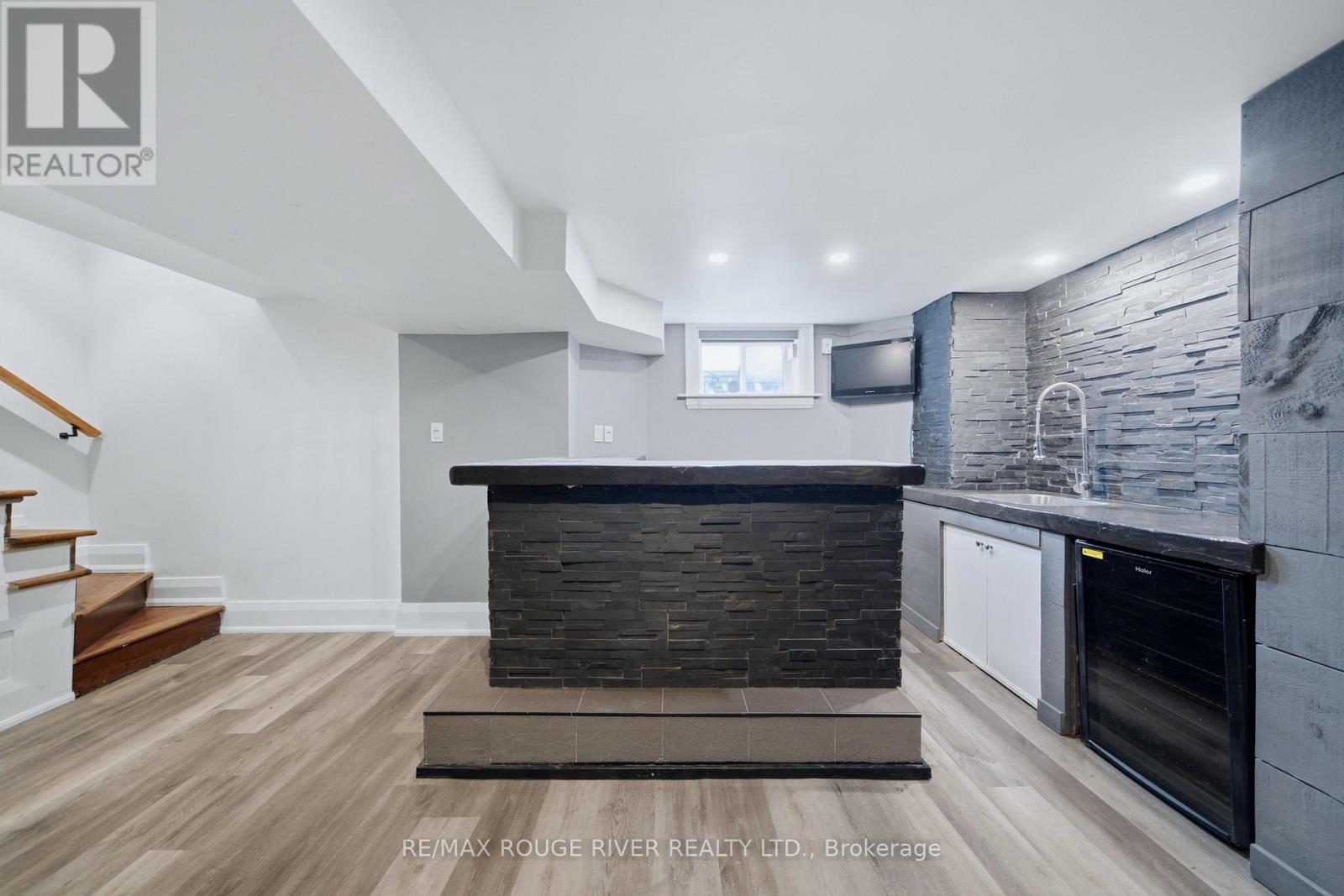 1306 KINGSTON ROAD - Image 32