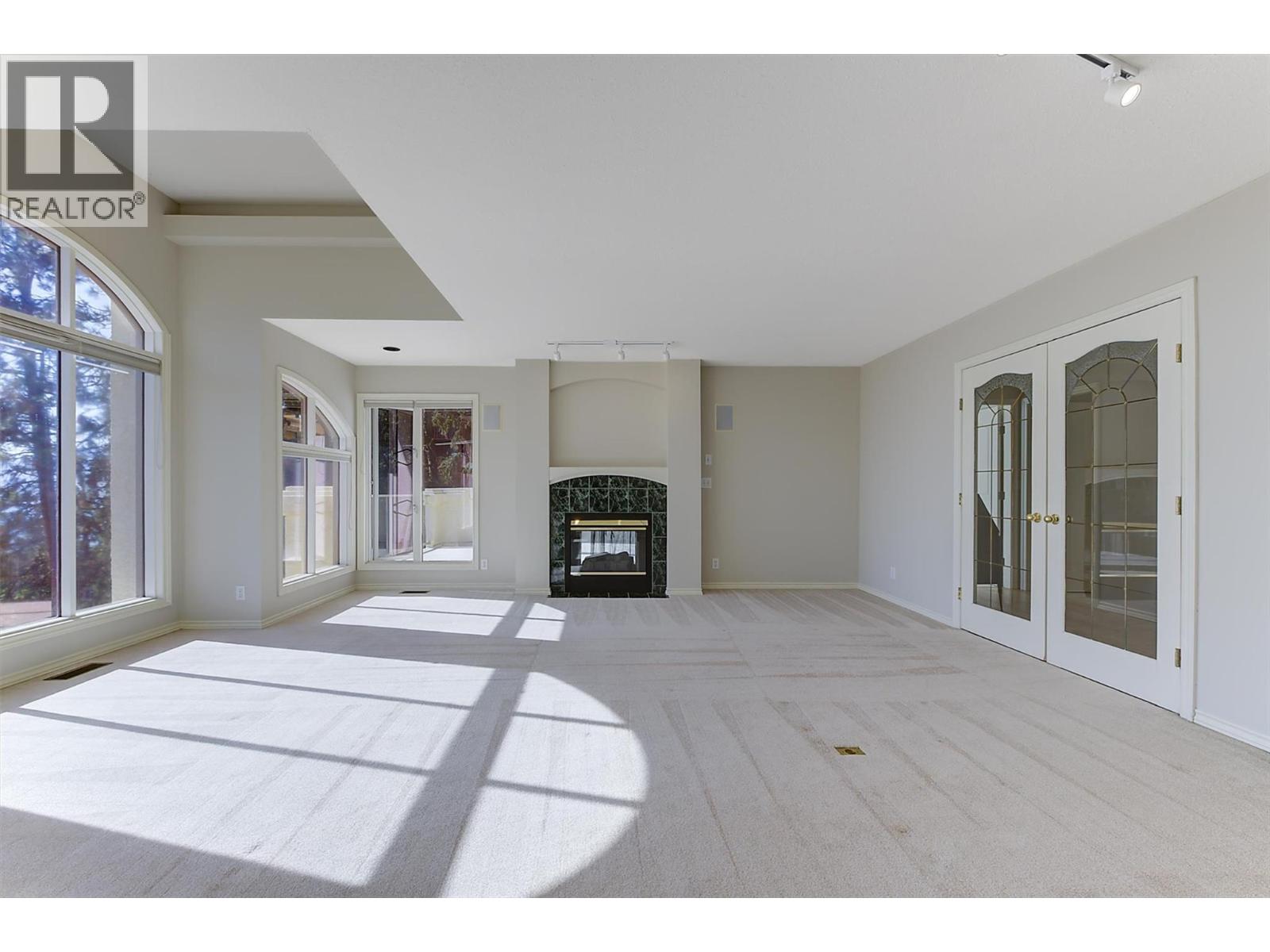 4632 / 4624 Minto Street, Peachland