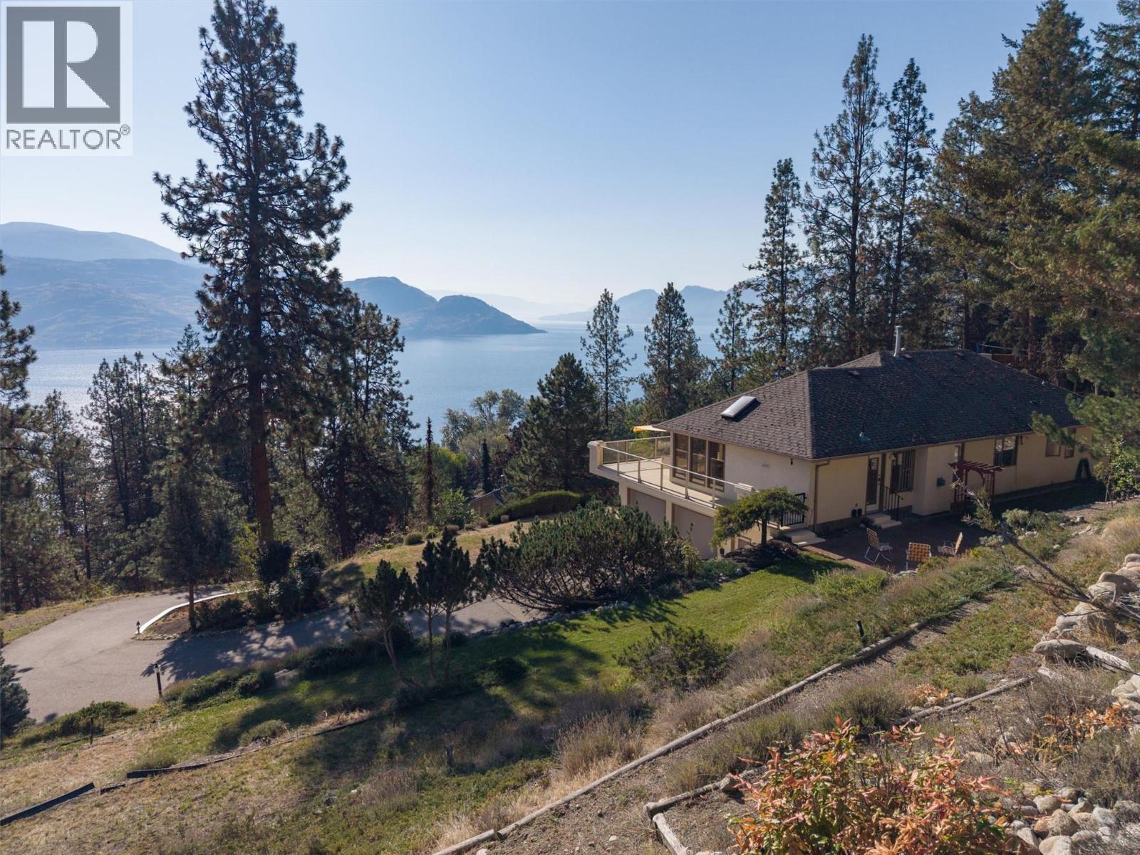 4632 / 4624 Minto Street, Peachland