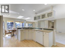 Primary Bedroom - 4632 / 4624 Minto Street, Peachland, BC V0H1X4 Photo 13