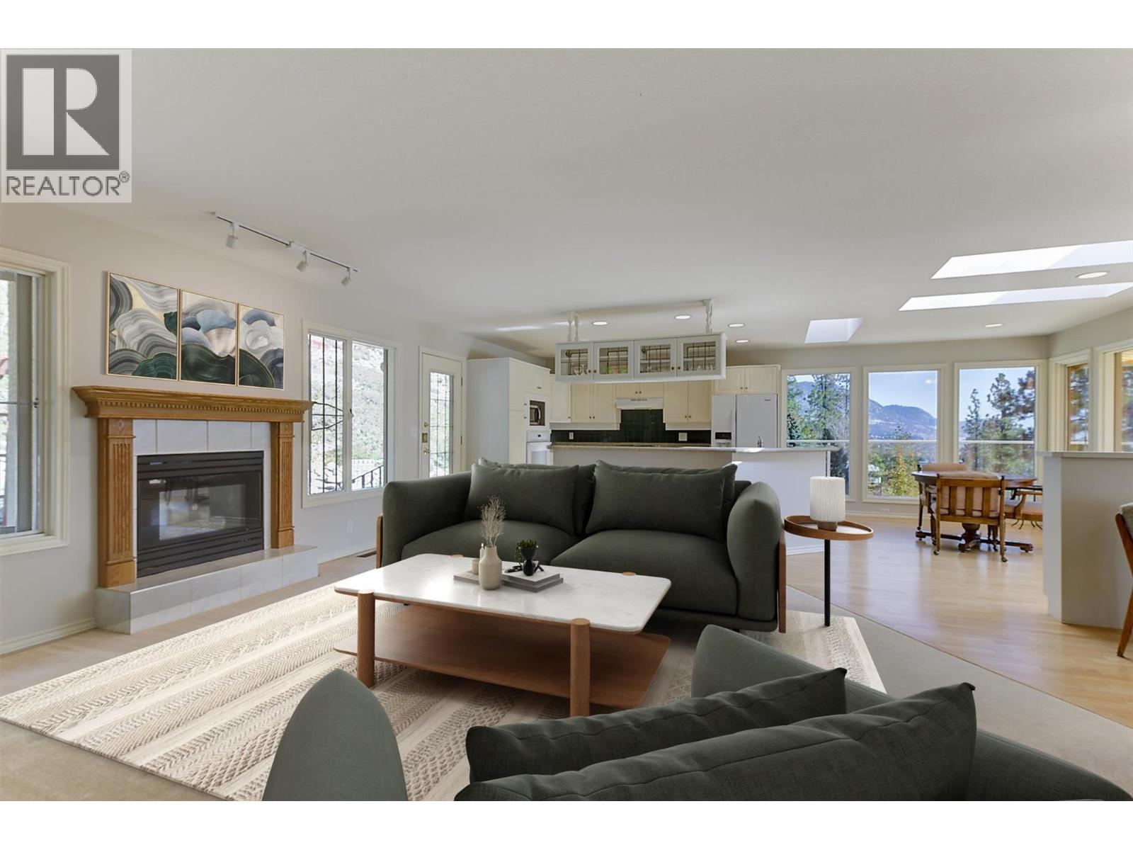 4632 / 4624 Minto Street, Peachland