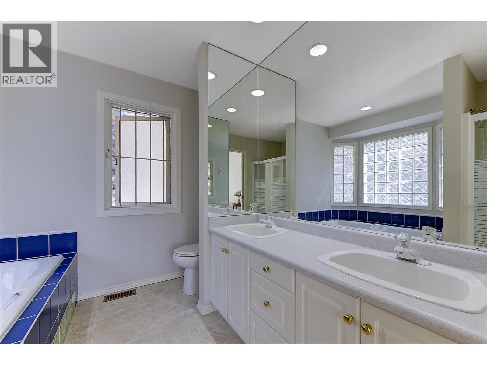 4632 / 4624 Minto Street, Peachland