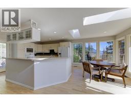 Family room - 4632 / 4624 Minto Street, Peachland, BC V0H1X4 Photo 14