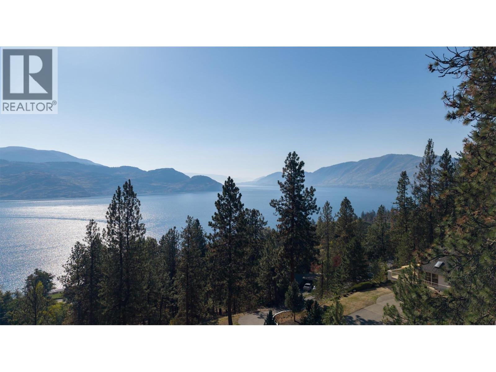 4632 / 4624 Minto Street, Peachland