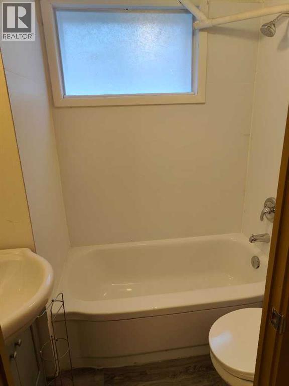 487 Northmount Drive NW - 12