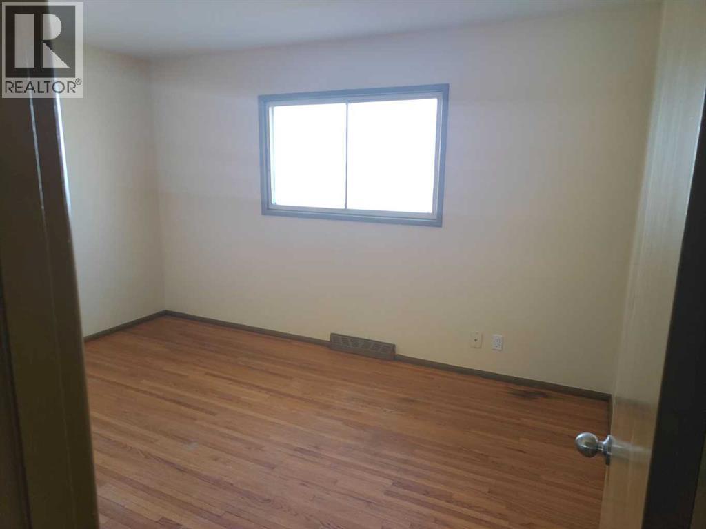 487 Northmount Drive NW - 7