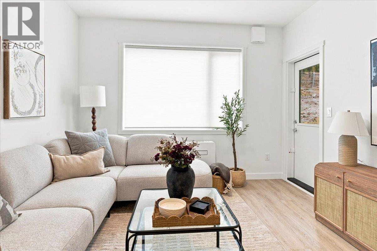 #206 1655 Aberdeen Drive, Kamloops, British Columbia, V1S0C6, Kamloops, British Columbia — photo 4 of 5