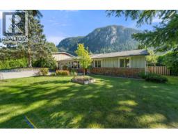 38248 Hemlock Avenue, Squamish, BC V8B0X1 Photo 35