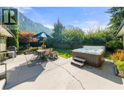 38248 Hemlock Avenue, Squamish, BC V8B0X1 Photo 36