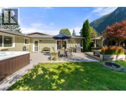 38248 Hemlock Avenue, Squamish, BC V8B0X1 Photo 37