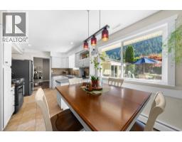 38248 Hemlock Avenue, Squamish, BC V8B0X1 Photo 9