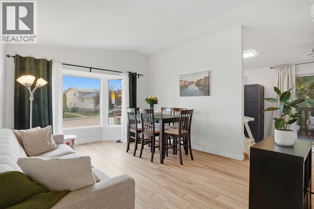 104 Shawglen Rise SW - 11