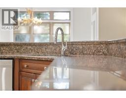 Kitchen - 4 Summit Drive, Waterdown, ON L8B0E4 Photo 13