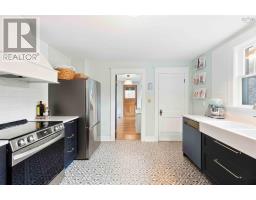 Porch - 58 Park Street, Kentville, NS B4N1M2 Photo 7